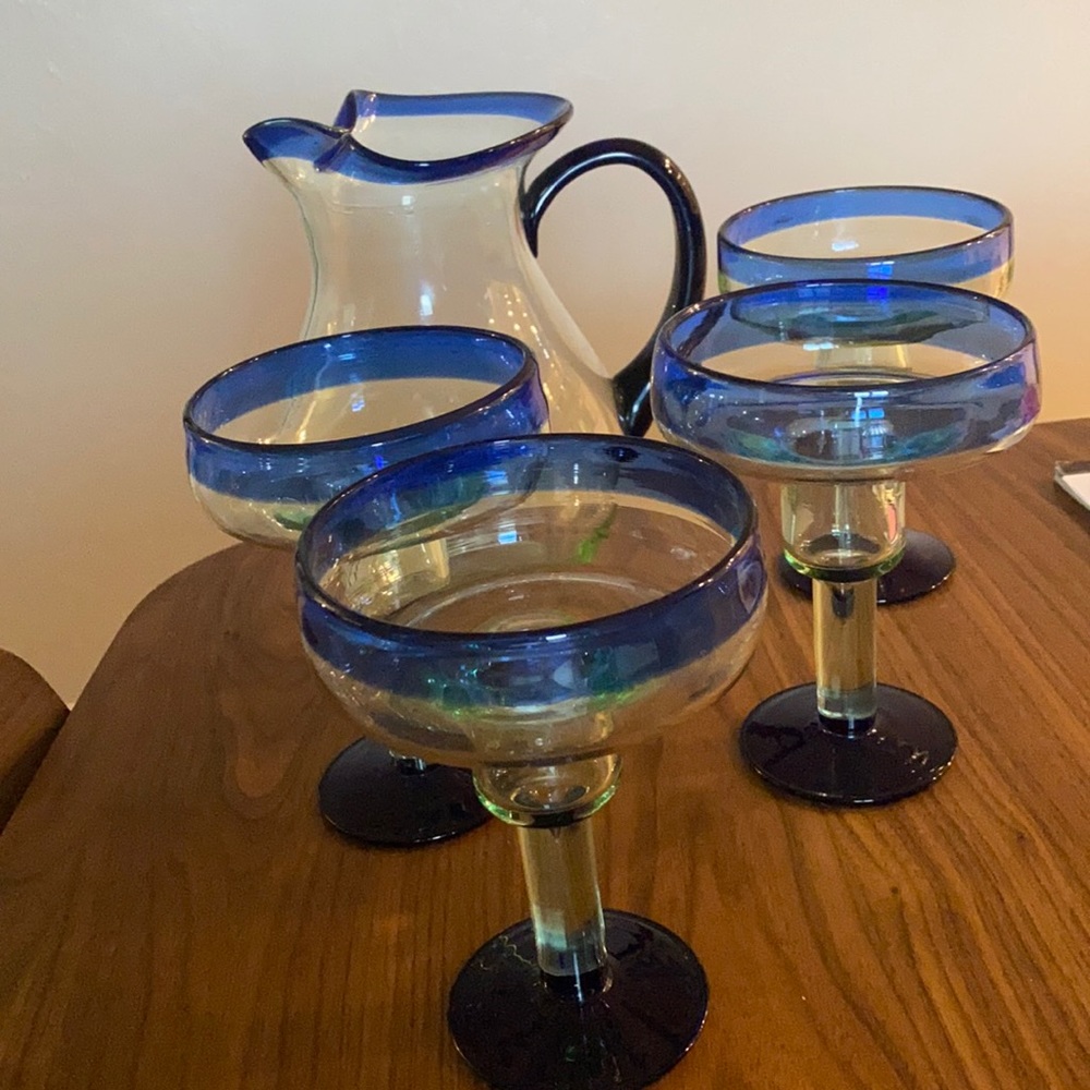 Margarita pitcher and 4 matching margarita glasses